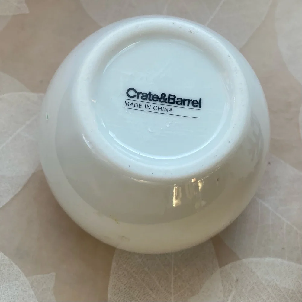Crate & Barrel Nesting Snowflake Christmas Bowls. Set of 3.